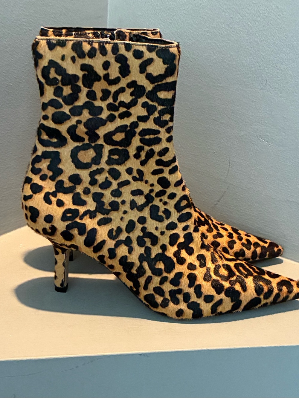 STEVE MADDEN ALSTON boots- animal print